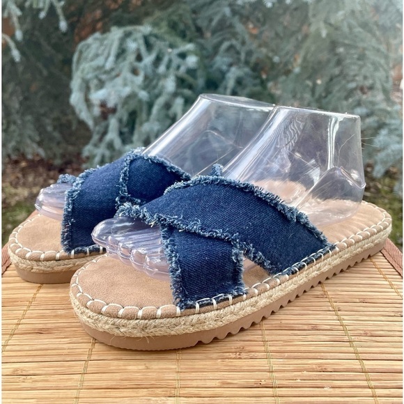 Adorable Frayed Blue Demin Crisscross Strap Flat Espadrille Slide Sandals. 8.5 - Picture 4 of 8